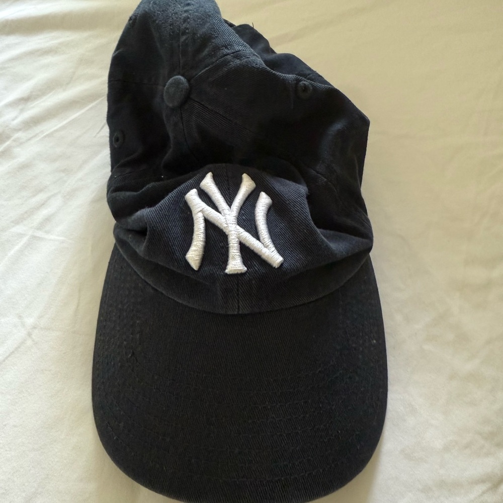Navy Blue Baseball Cap with White Logo (NY Yankees)